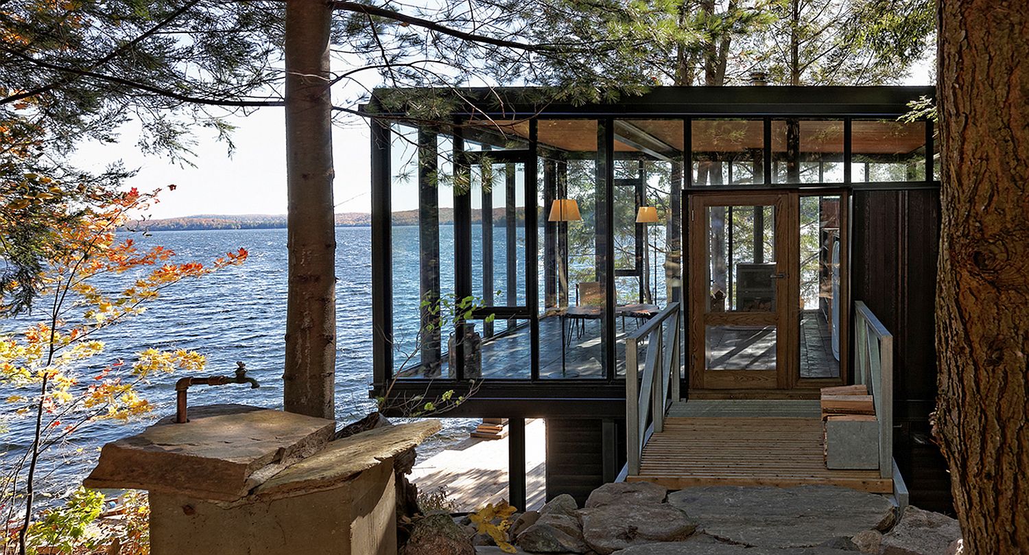 Glass-walls-create-a-setting-that-feels-natural-and-magical-inside-the-lakeside-home