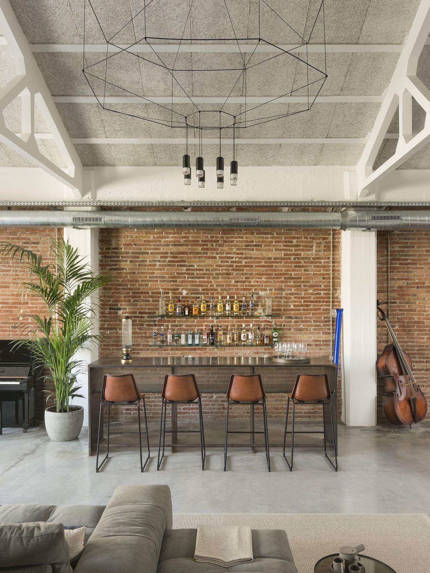 Imaginative-and-stylish-lighting-fixures-for-the-Poblenou-Loft