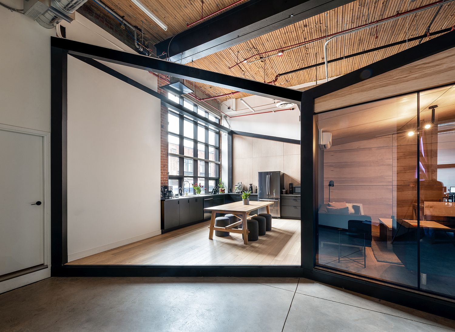 Look-at-the-ARTJAIL-Office-in-Toronto