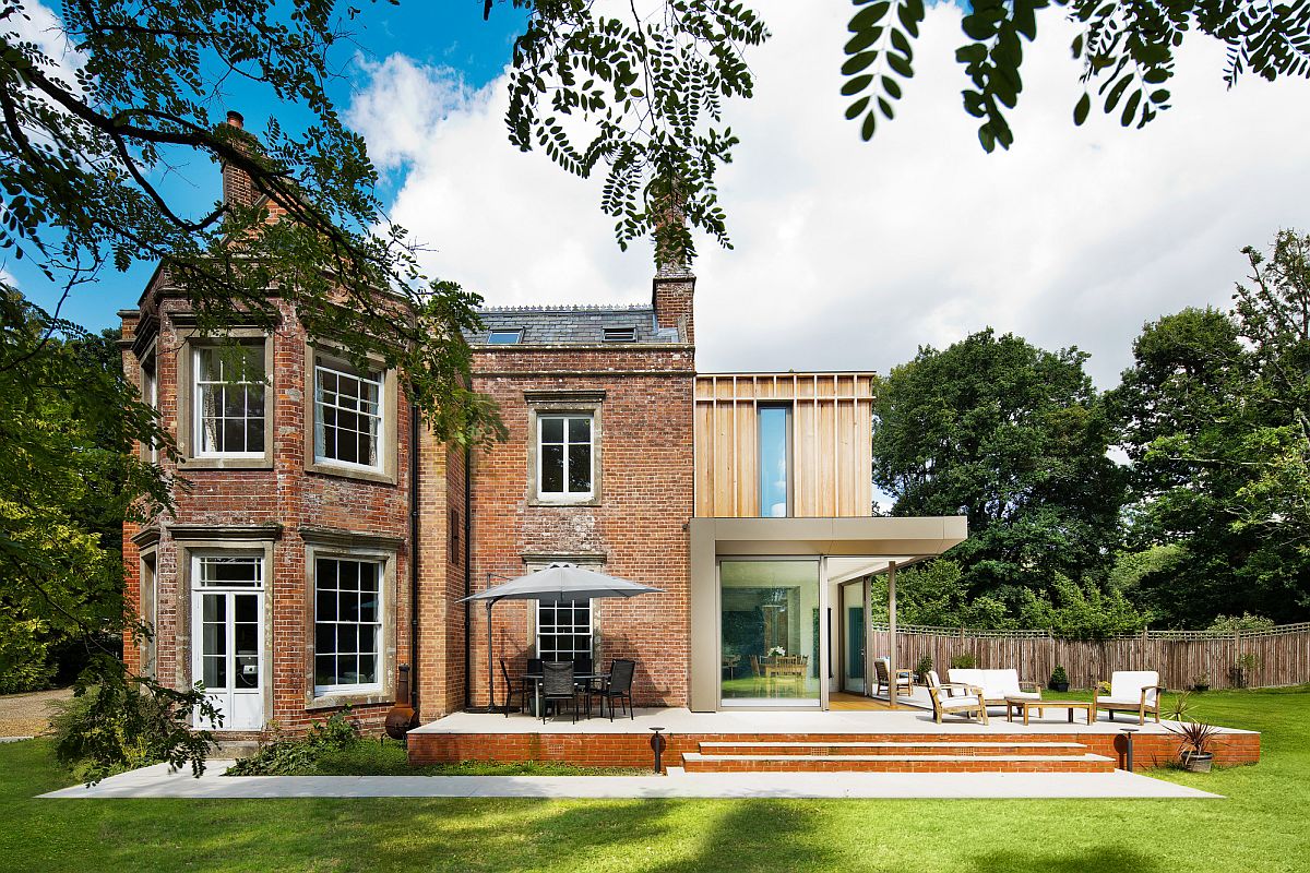 Modern extension to classic home in United Kingdom