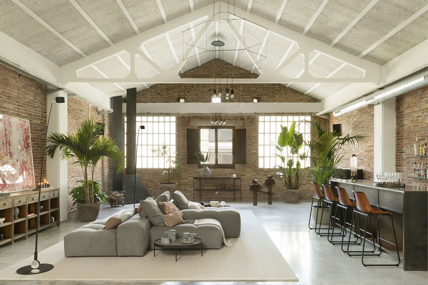 Modern industrial loft in Barcelona with brick walls and vaulted ceiling