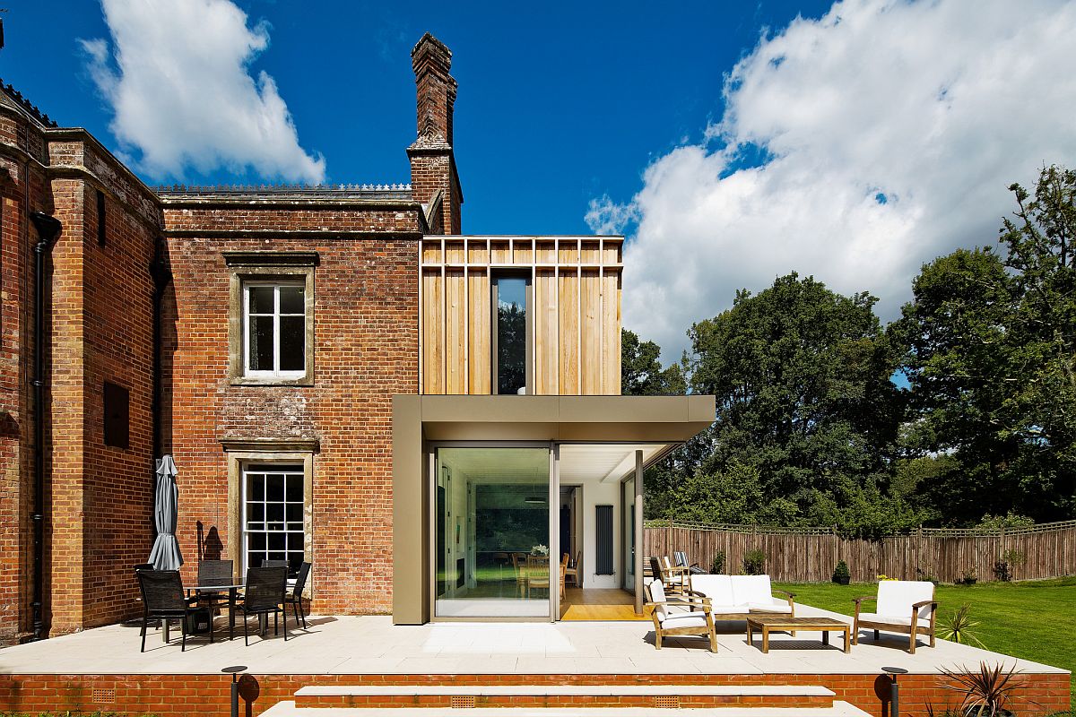 Modern-makeover-to-classic-Gatti-House-in-UK