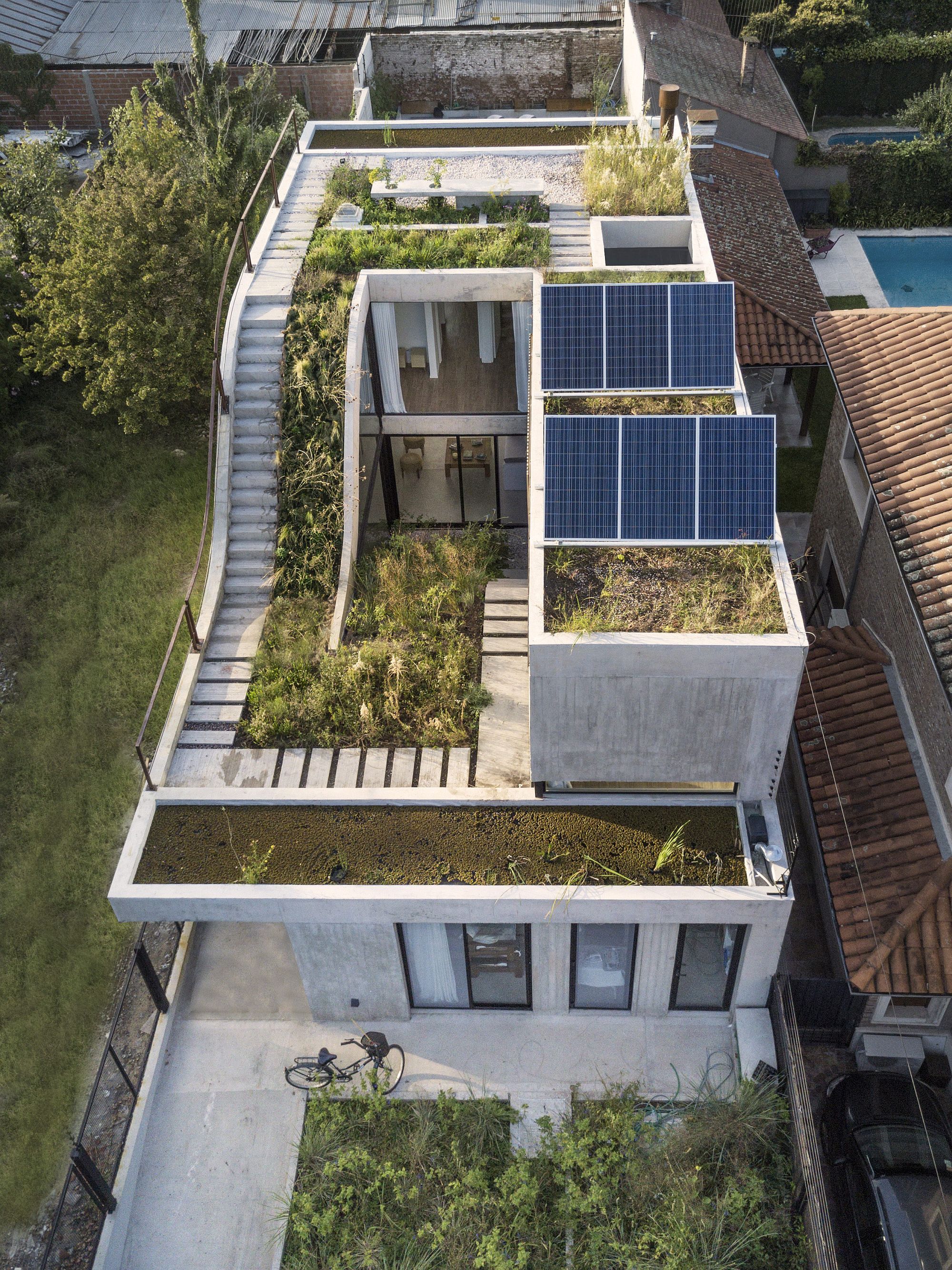 View from above of the eco-friendly and sustainable home in Beunos Aires