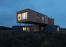 Cantilevered-upper-level-of-the-house-overlooking-the-meadows-in-the-distance-217x155