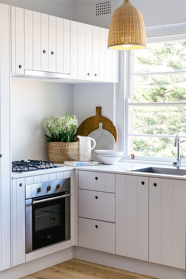 Dashing-pendant-light-for-small-white-kitchen