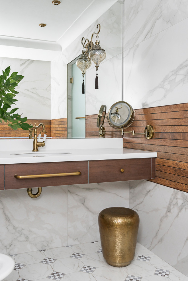 Marble brings an air of luxury to the bathroom in white