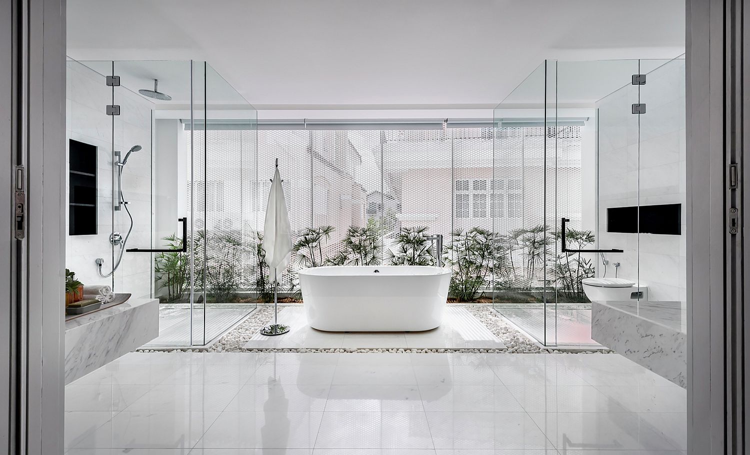 Posh contemporary bathroom in white