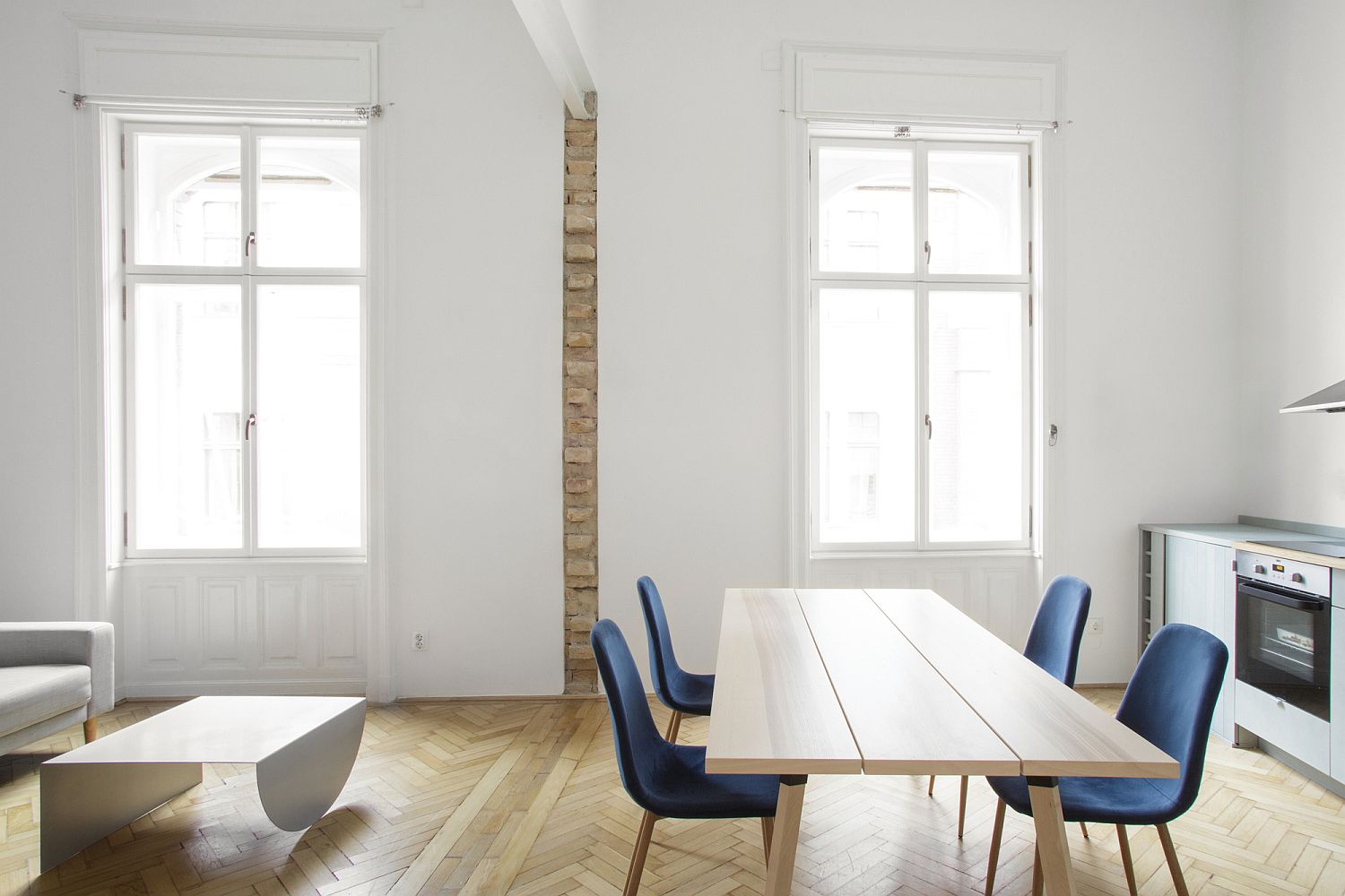 Dining table chairs in blue add color to an otherwise neutral setting