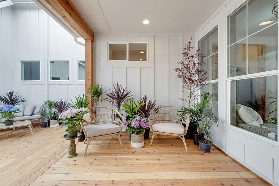Farmhouse-style-deck-is-just-incomplete-with-a-healthy-dose-of-greenery
