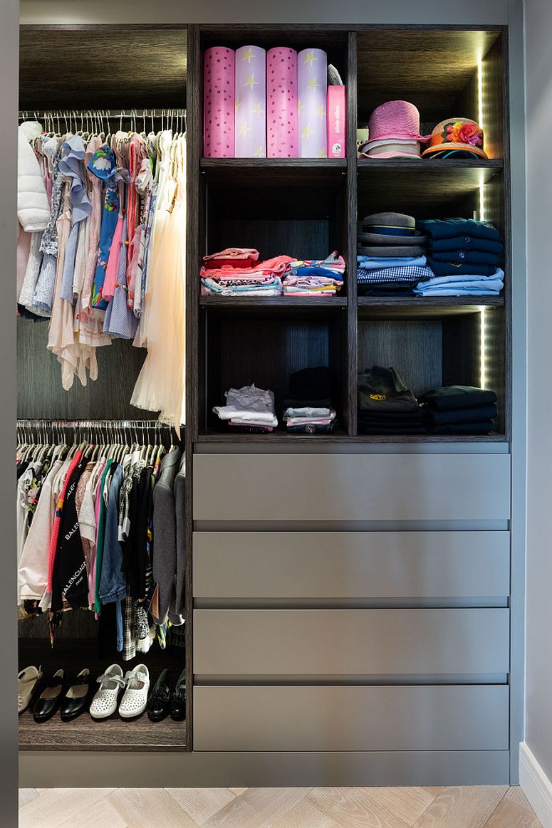 Gray-closet-in-the-bedroom-is-a-trendy-choice