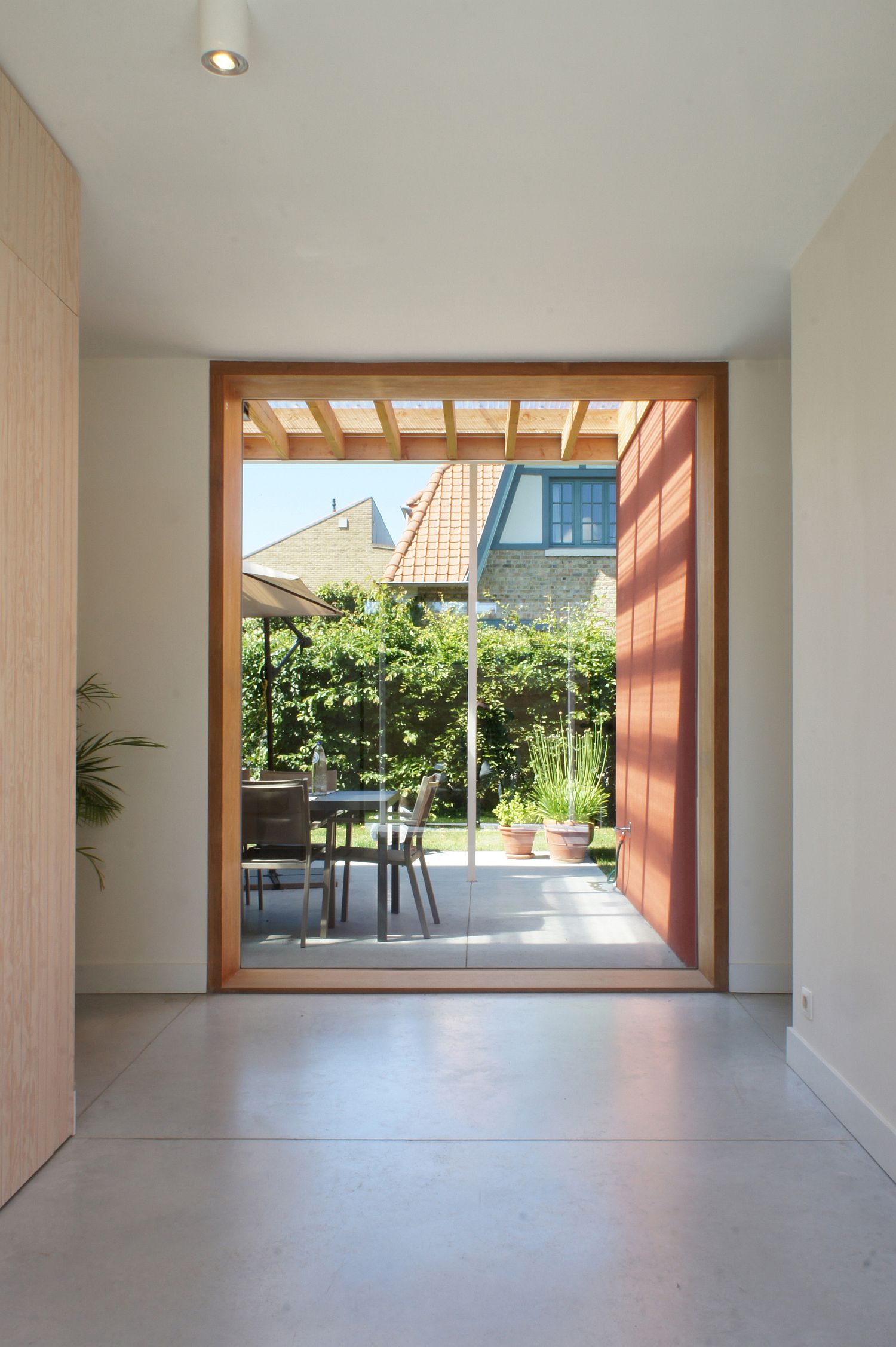 Large openings and windows bring in ample natural light