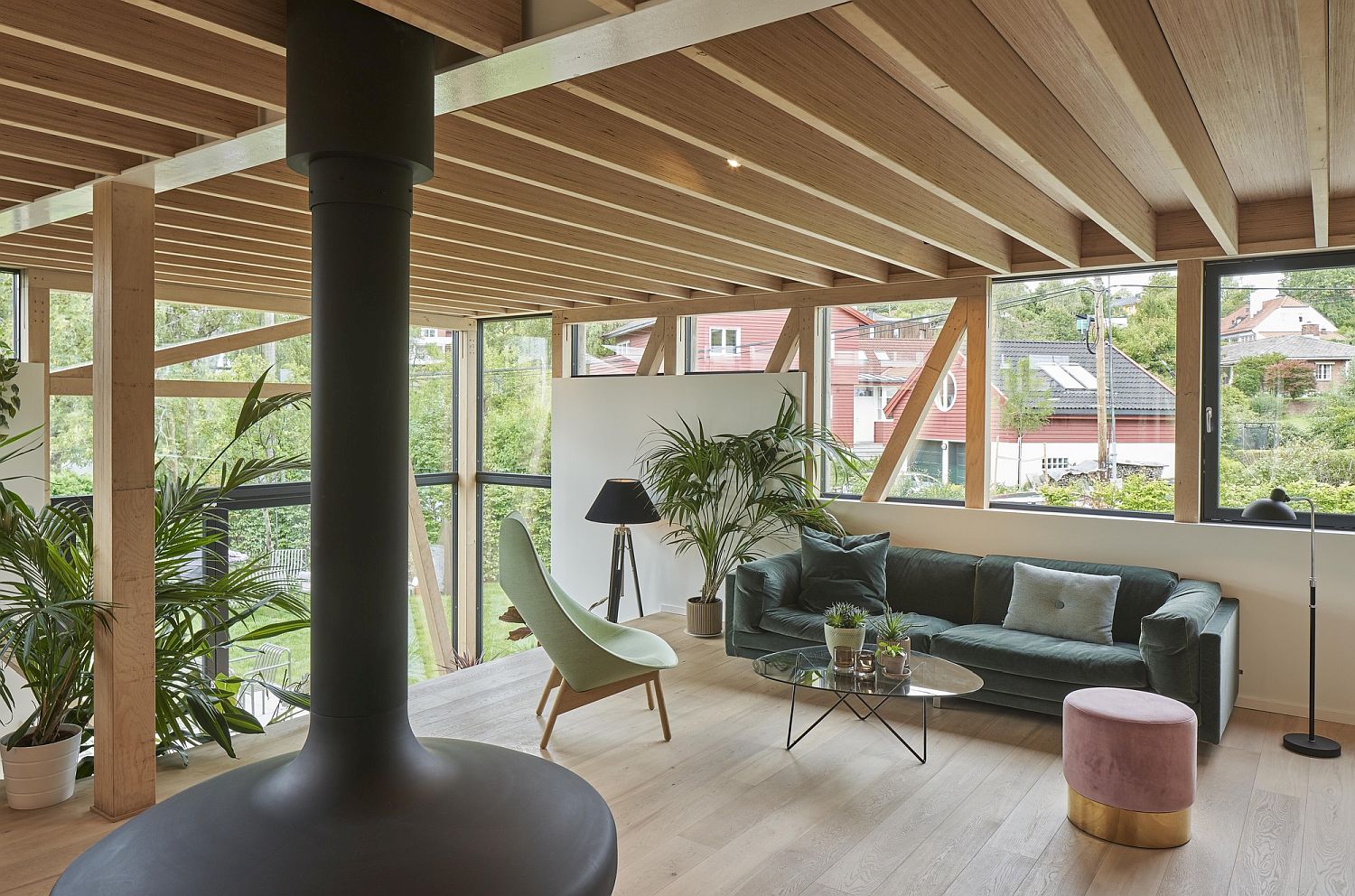 Multi-level living area of the house with kitchen and dining space on an elevated platform