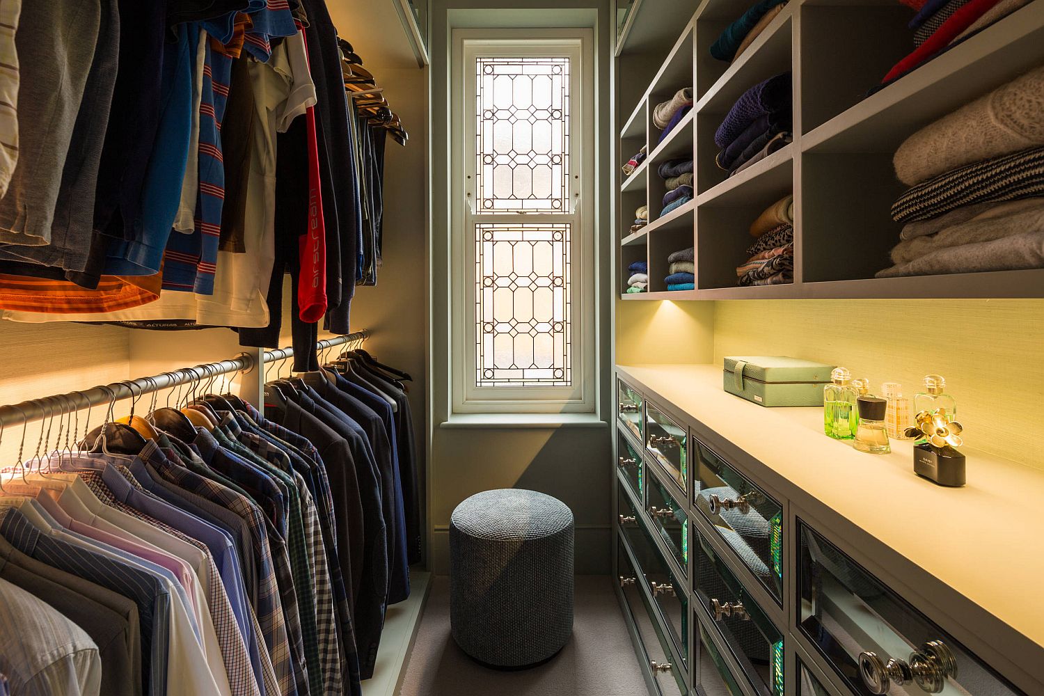 Narrow and small closet organization idea