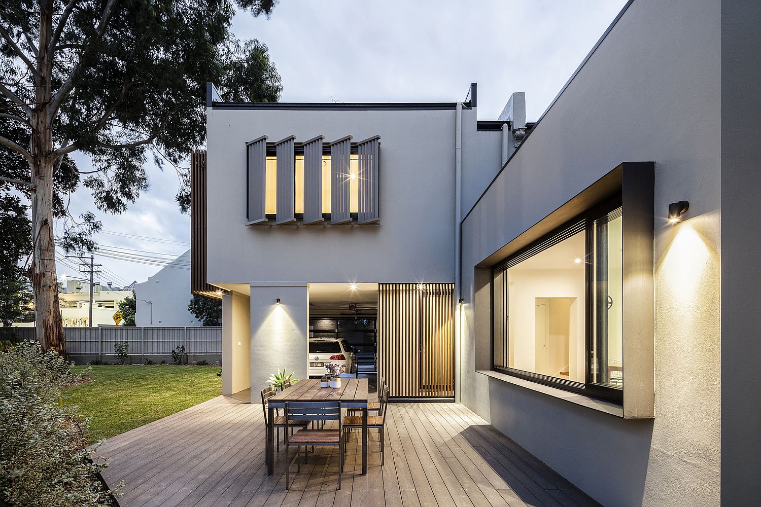 Spacious-wooden-deck-wit-outdoor-dining-area