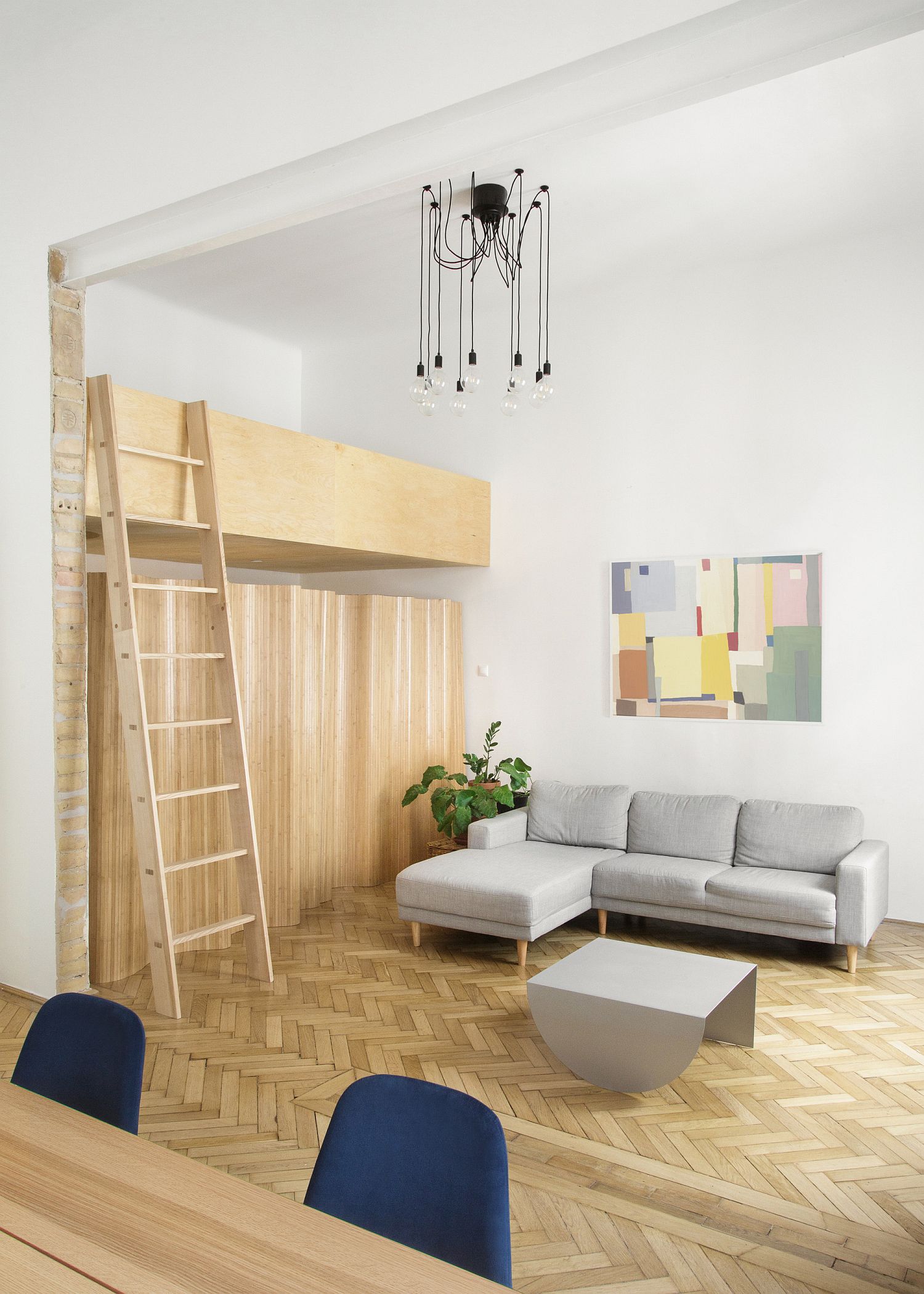Using the vertical space inside the small urban apartment in Hungary