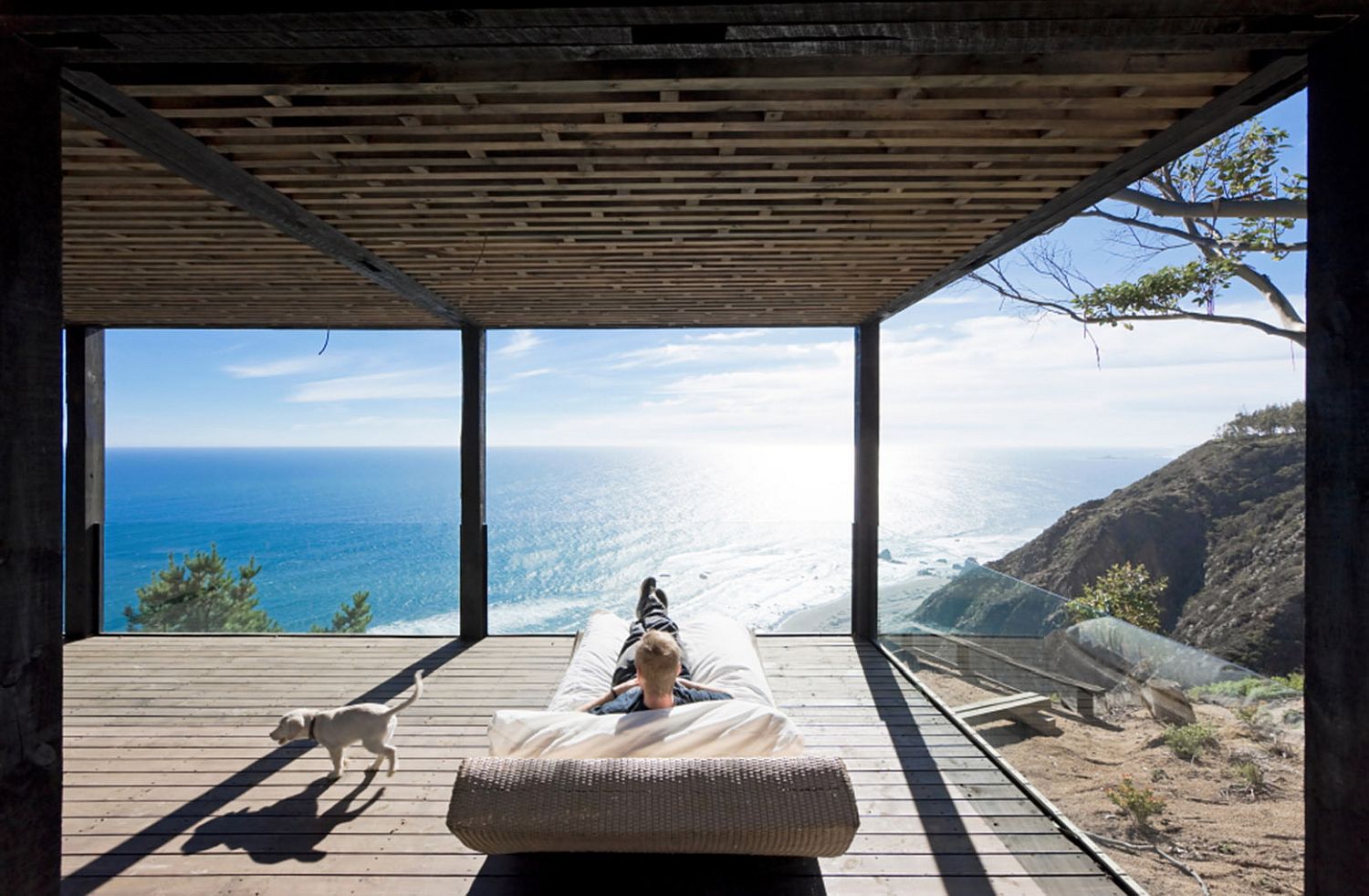 Amazing views of the ocean and the cliff from the holiday home
