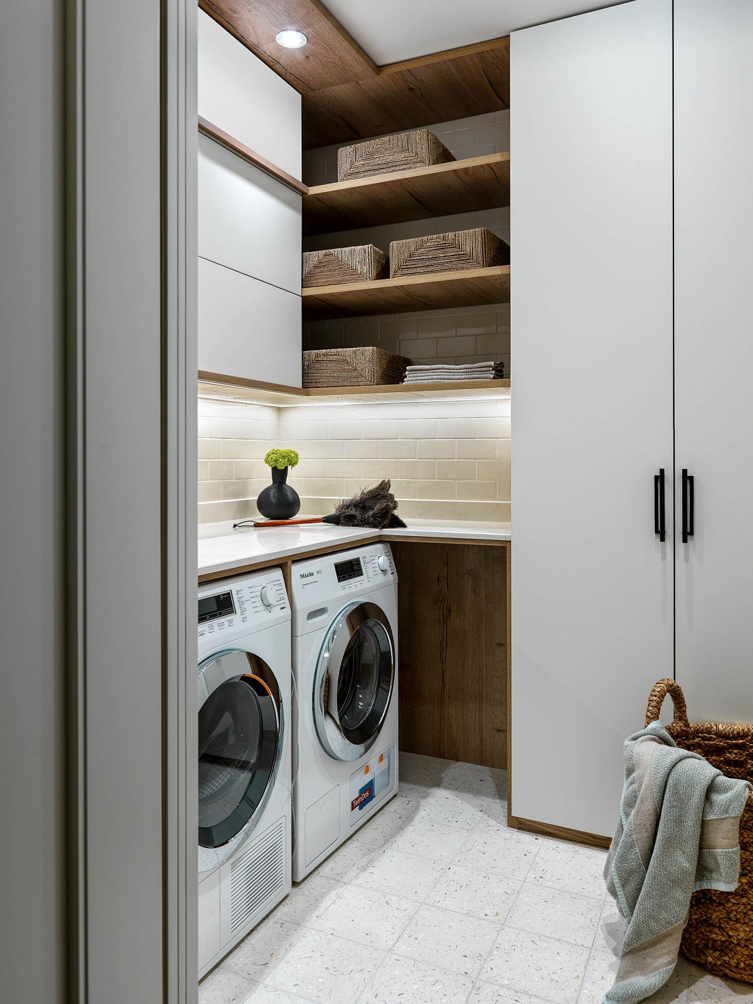 Minimalist Laundry Cabinet Ideas With Luxury Interior