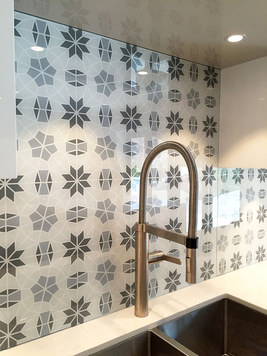 Couple pattern with the back painted glass backsplash for a more energetic kitchen