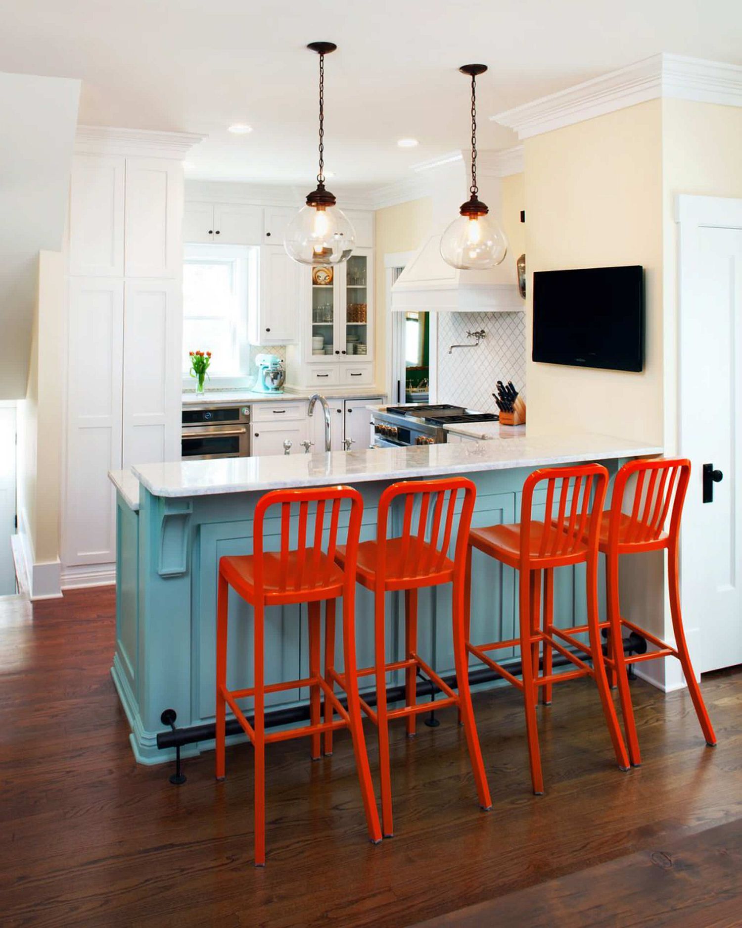 Create a lovely focal point at the breakfast bar with bright red bar stools