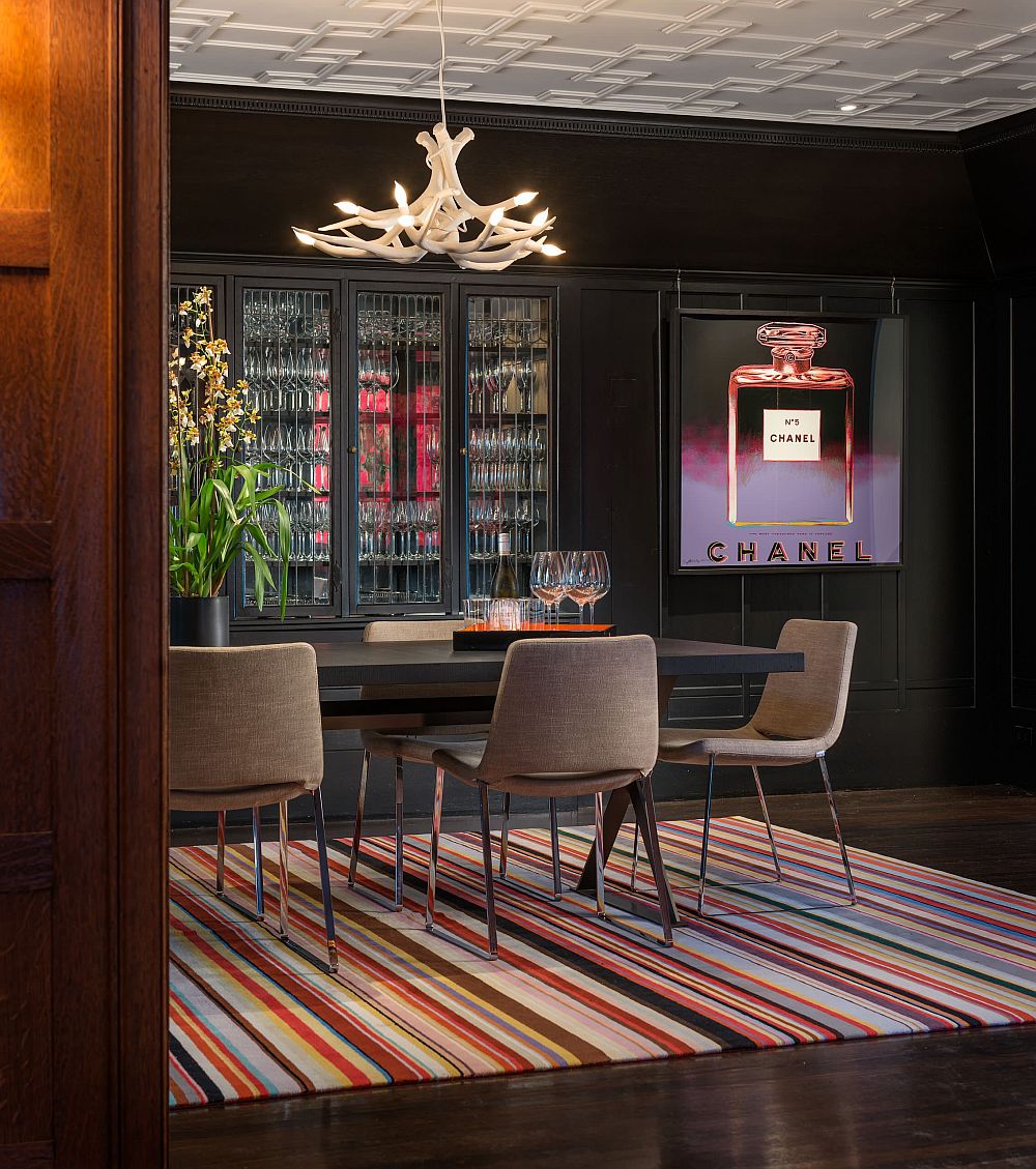 Dark-and-sophisticated-dining-room-with-custom-lighting-and-a-brilliant-eye-catching-rug