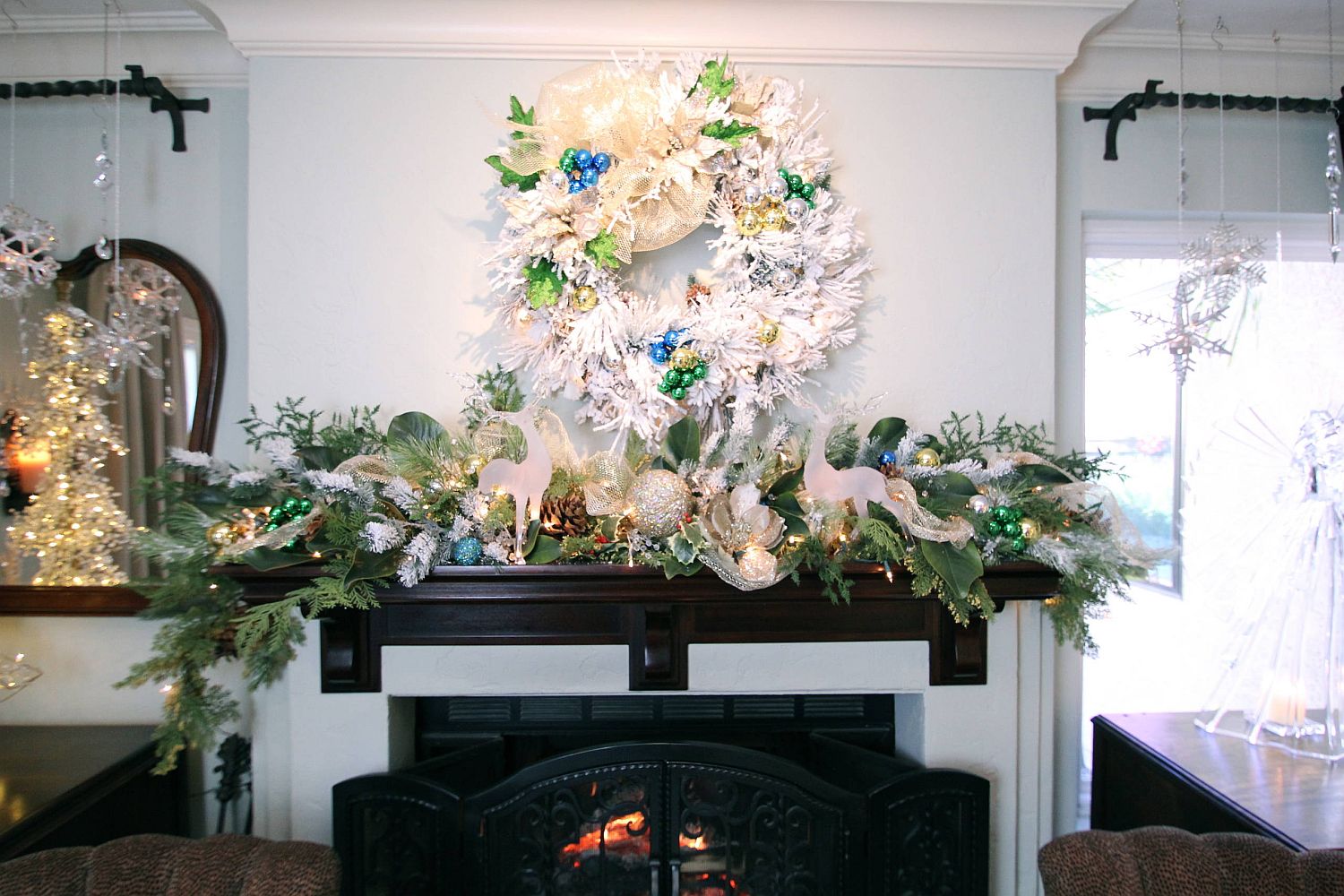 Decorating the dining room fireplace mantle for the Holidays