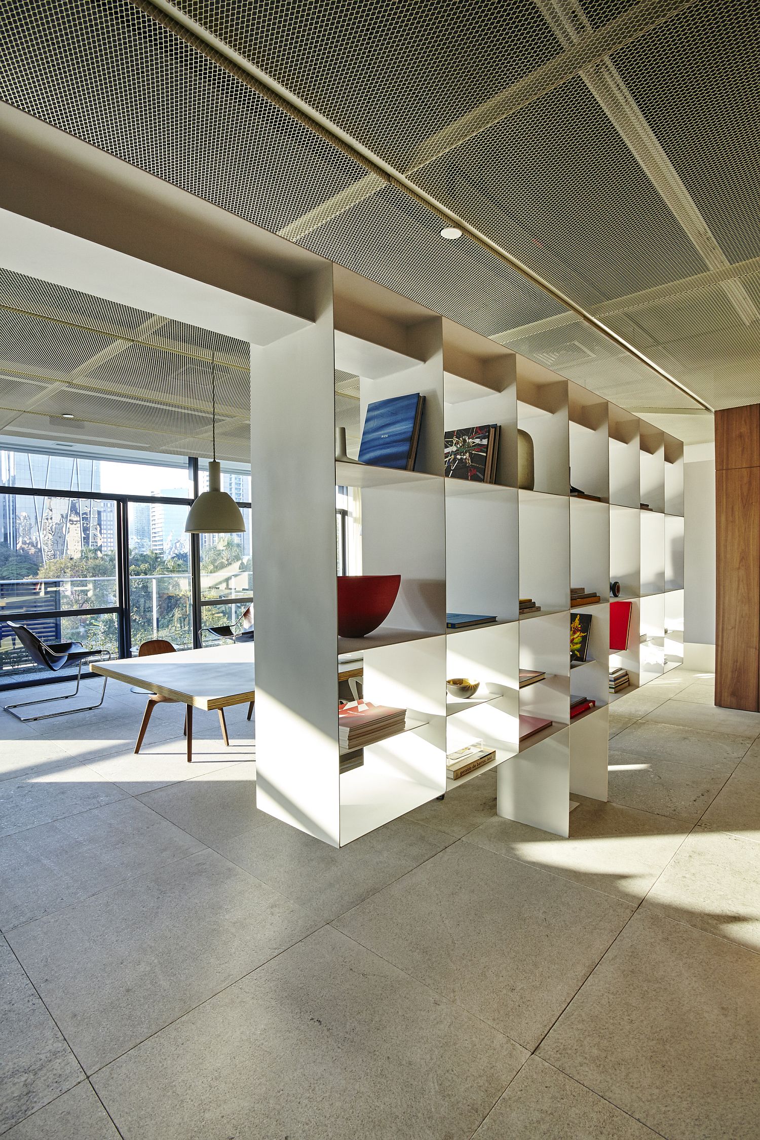 Extended-and-spacious-office-design-in-Brazil
