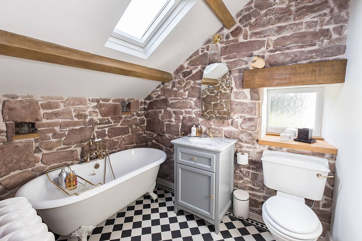 Fabulous little bathroom in white with beautiful red sandstone in the backdrop