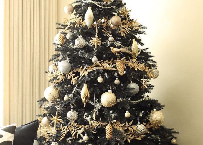 Black is the New Festive: Black Christmas Trees Steal the Spotlight