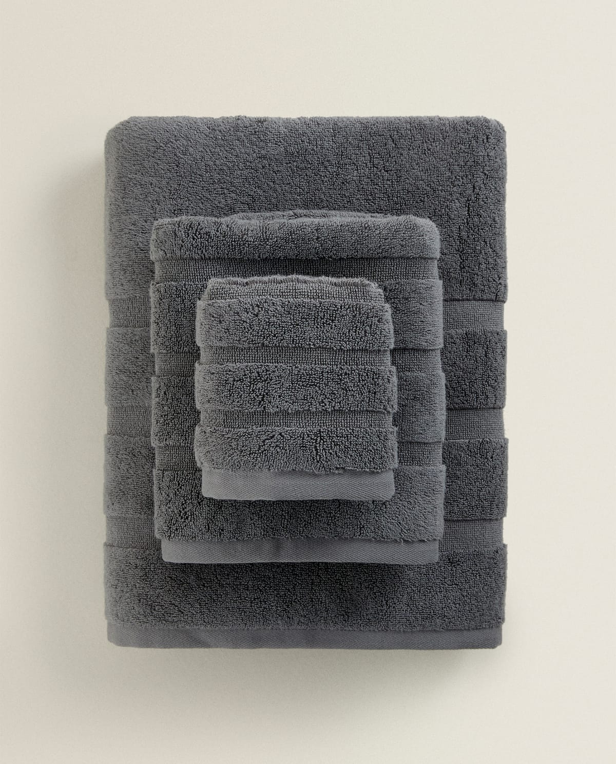 Grey-cotton-towels-with-stripes