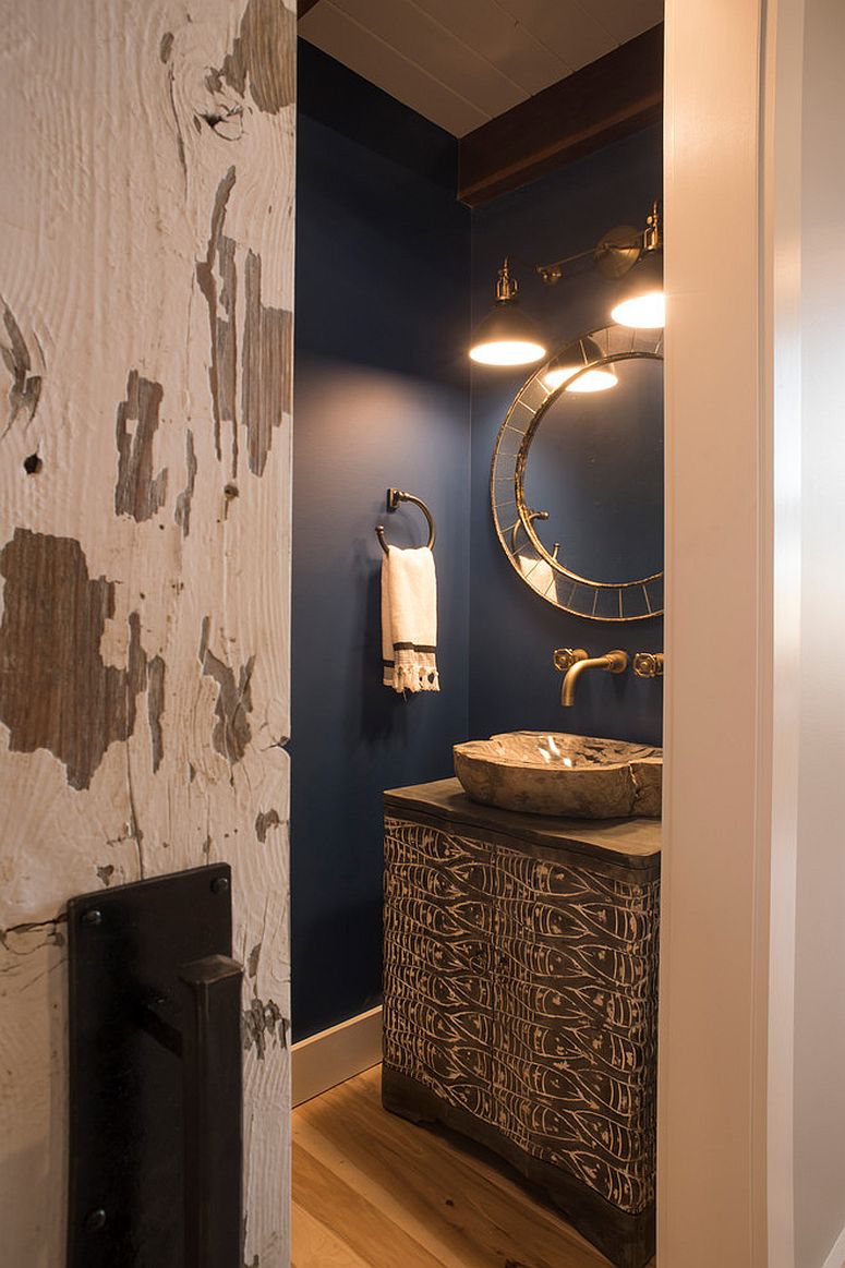 Hint of color and right lighting for the small bathroom with rustic style