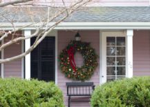 Large-wreath-brings-festive-cheer-to-the-front-porch-of-this-charming-New-York-home-217x155