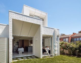 Eco-Centric Home Extension in Melbourne Drapes Itself with Beautiful Brick