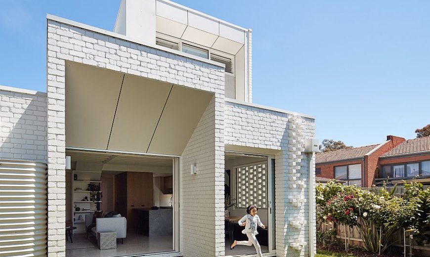 Eco-Centric Home Extension in Melbourne Drapes Itself with Beautiful Brick