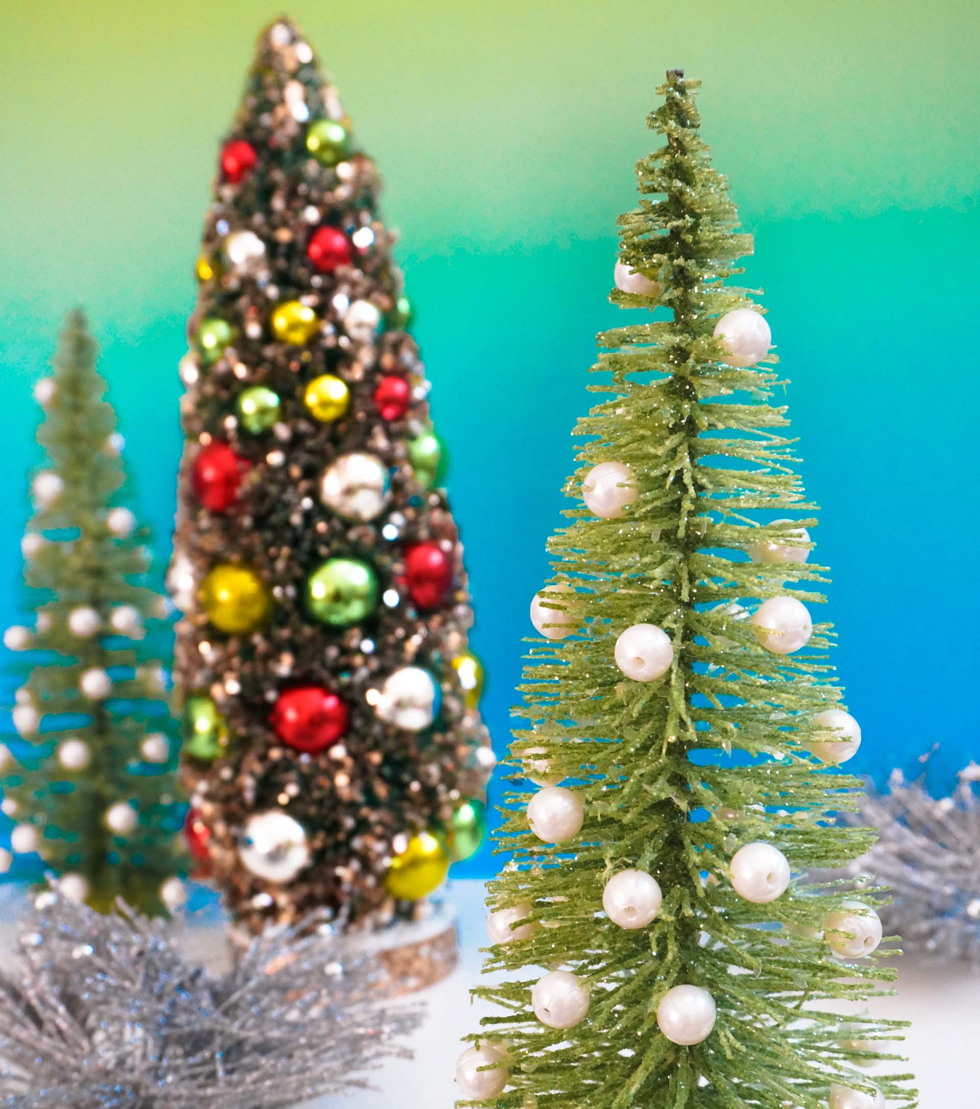 Asdomo 33pcs Artificial Mini Christmas Tree Bottle Brush Trees with with Wood Base Mini Sisal Snow Frost Christmas Trees with Christmas Wreaths for for Christmas Table Decorations