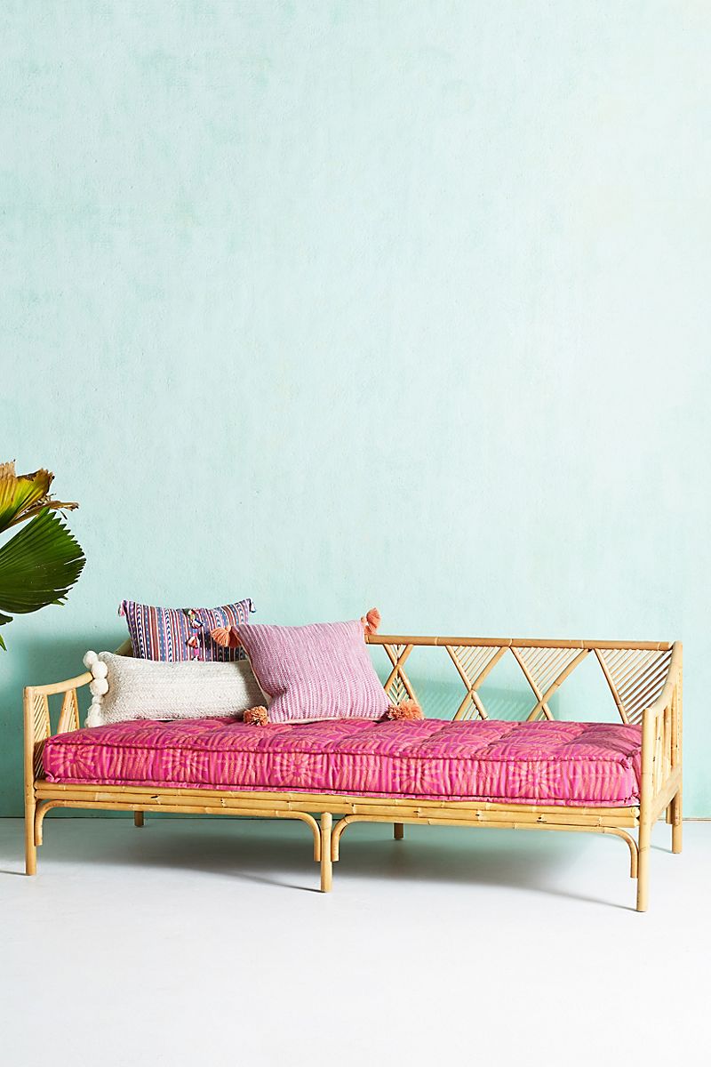 Rattan-daybed-wih-diagonal-lines