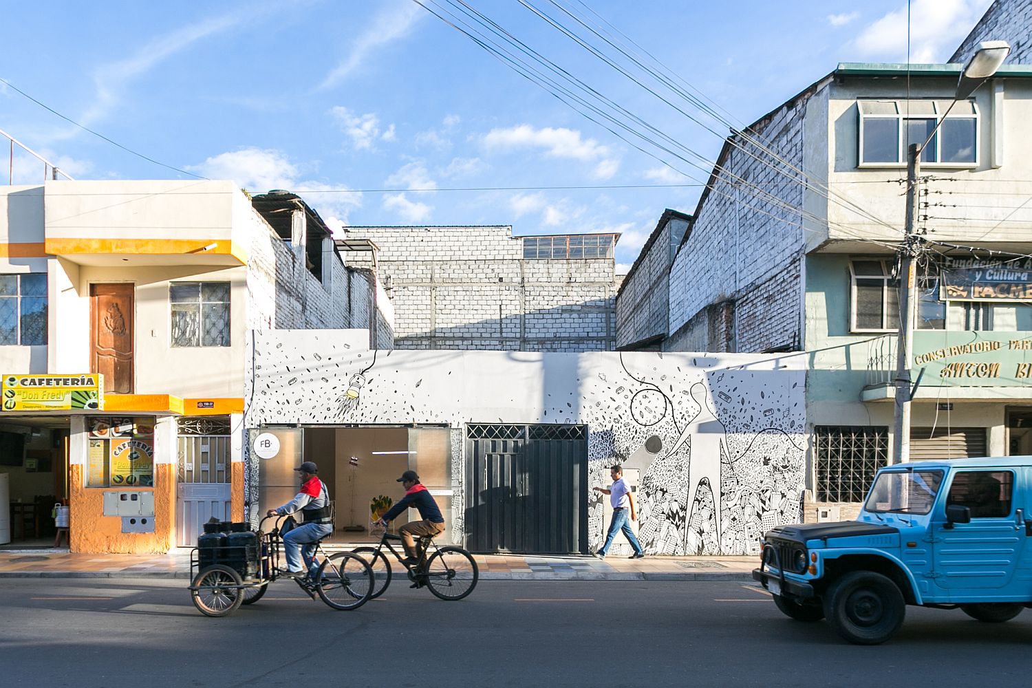 Striking street facade of FB+ estudio Office in Ecuador with a wall mural