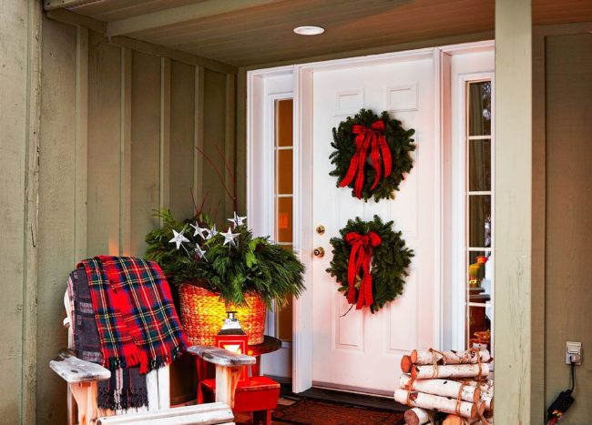 Christmas Porch Decorations: From Garlands and Wreaths to Lights and ...