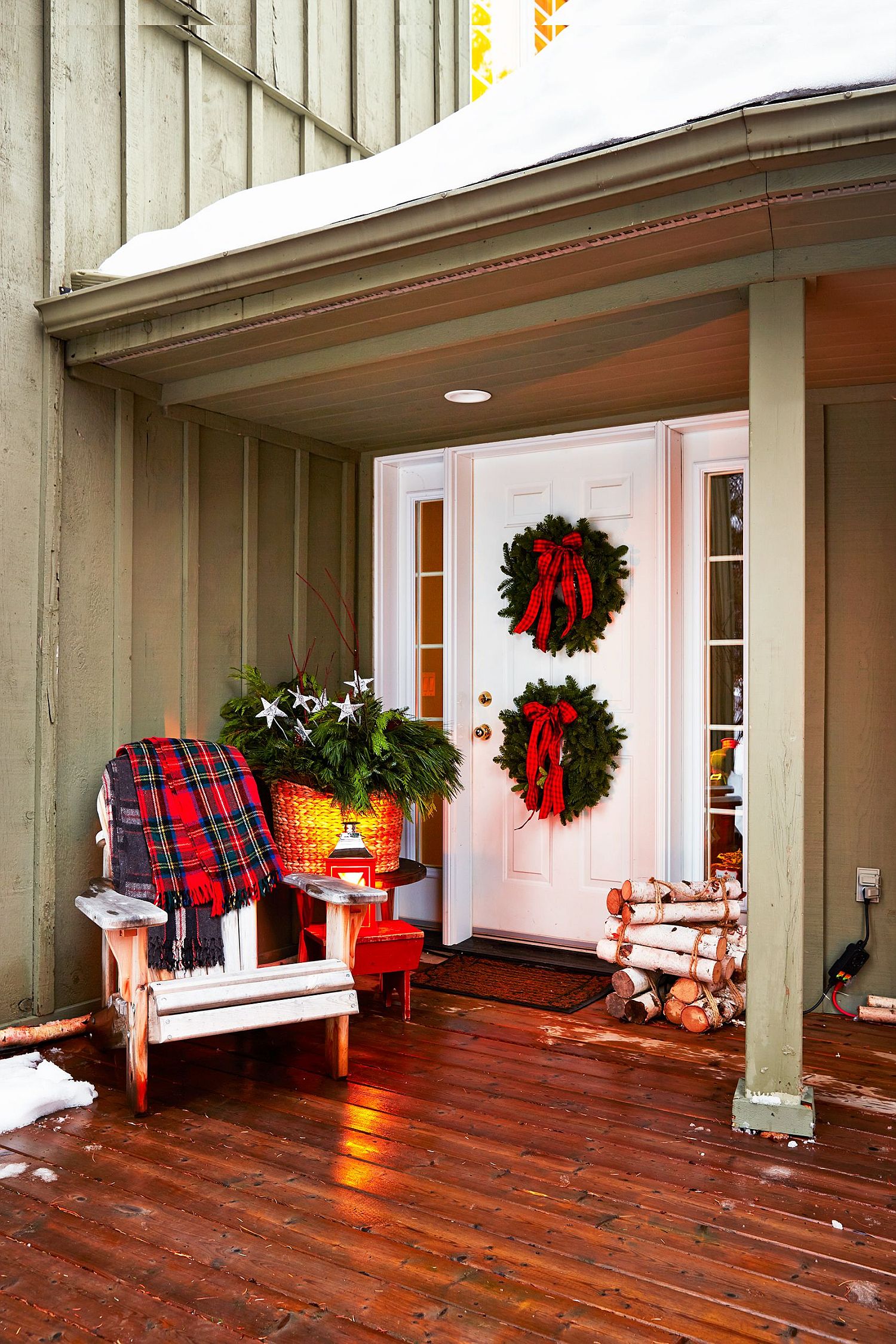 Try out what works best in your own front porch depending on scale and size
