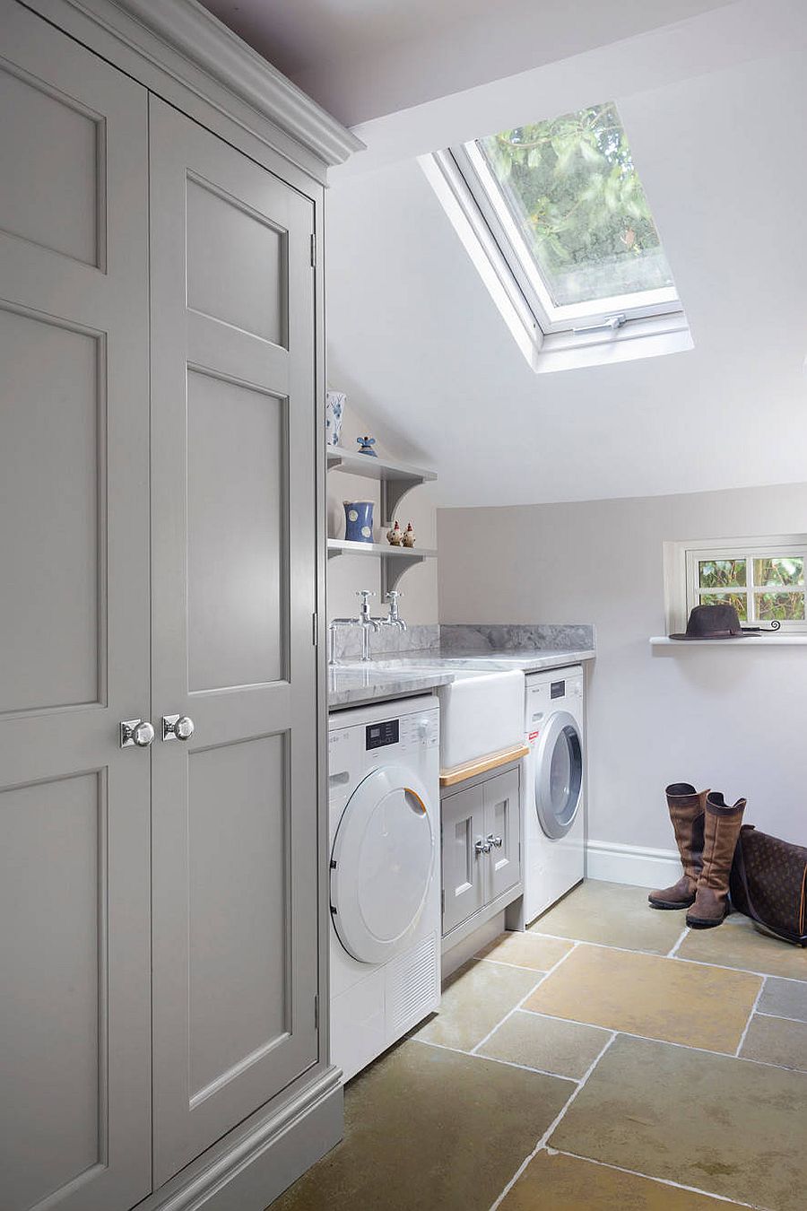 laundry room with skylight 