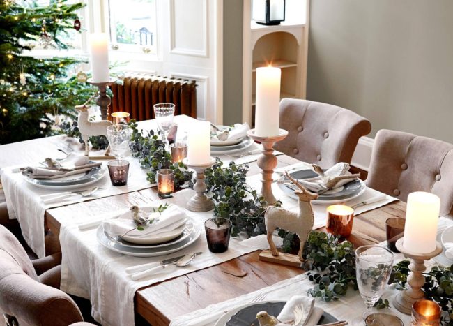 20 Festive Dining Rooms that Welcome the Holiday Season Gleefully ...