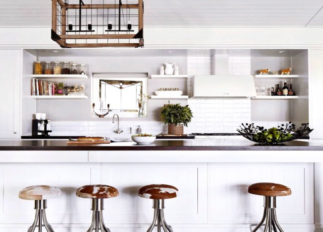 White Kitchen Blends Victorian And Farmhous Styles Into One 650x467 