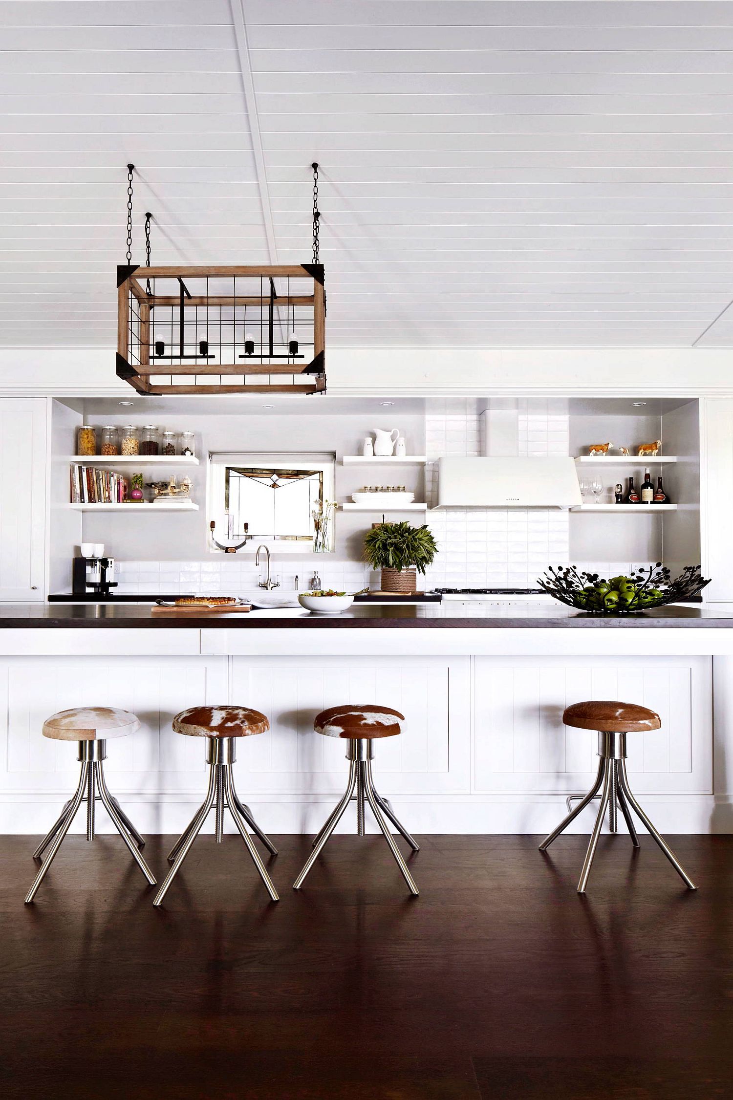 White-kitchen-blends-Victorian-and-Farmhous-styles-into-one