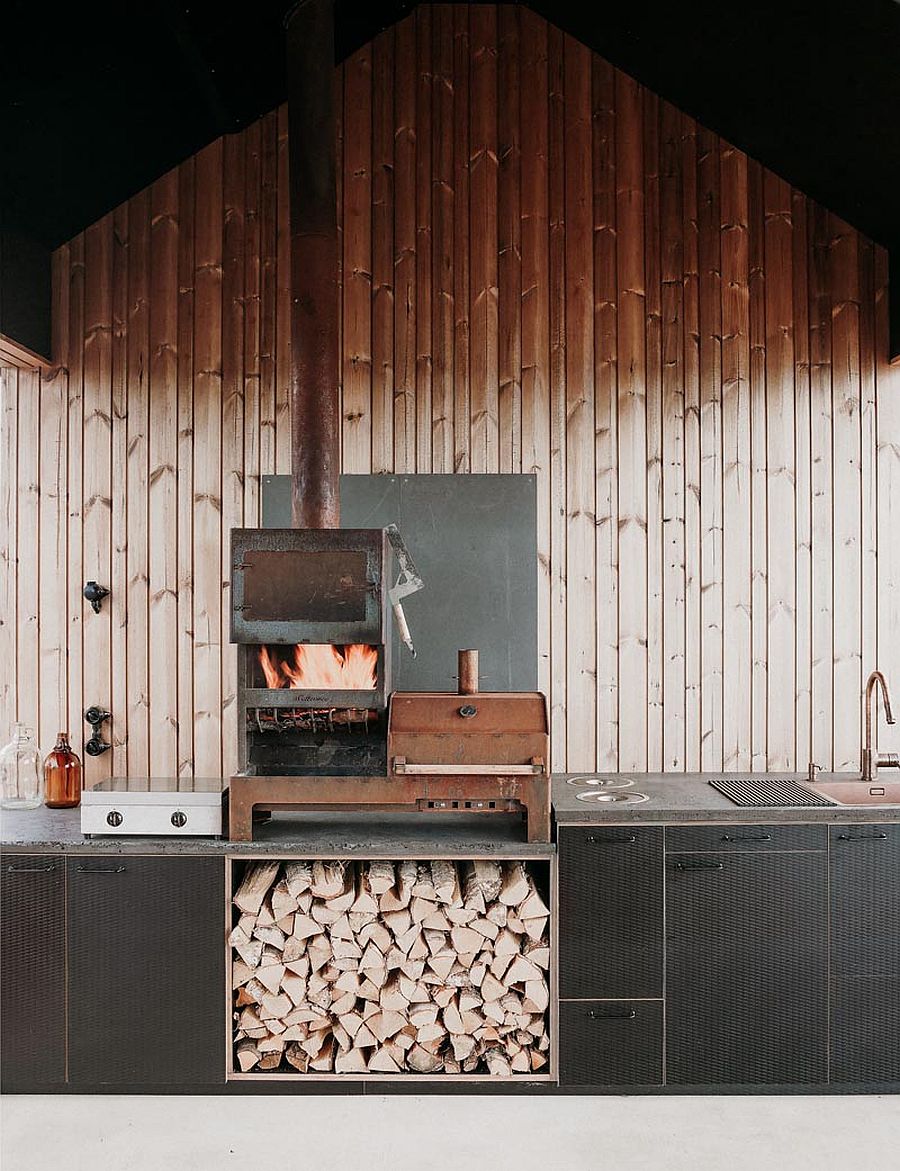 Wood, custom black finishes and smart functionality create cozy cabin interior