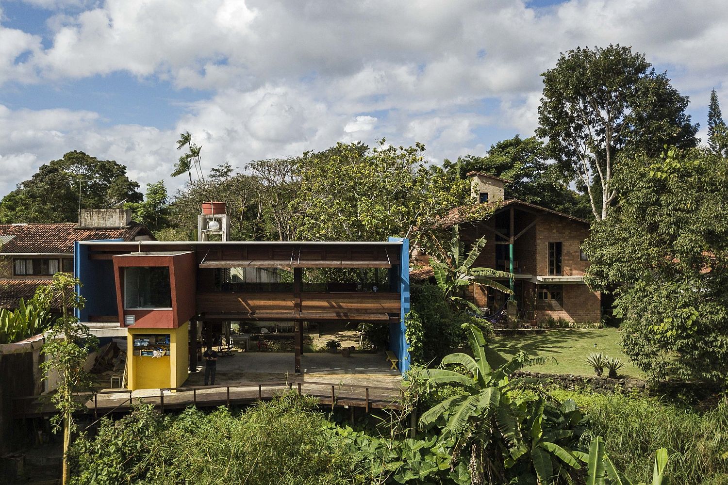 Wood and Concrete Pavilion Extends Modern Brazilian Home into Greenery