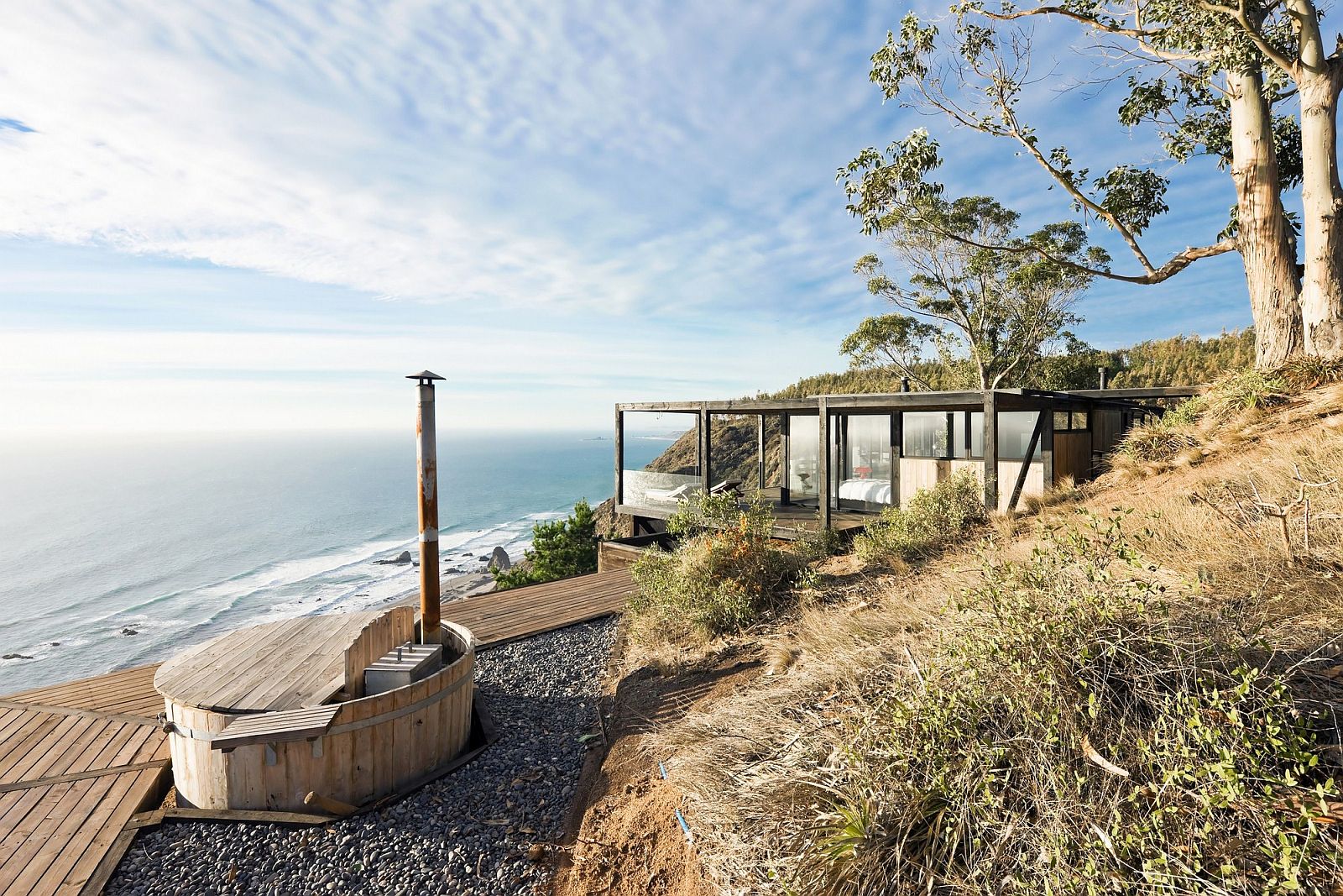 wooden-jacuzzi-outside-with-ocean-view