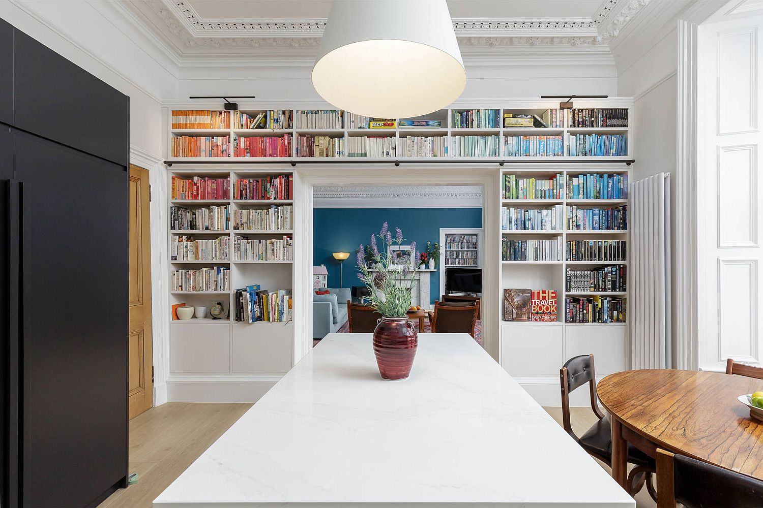 Bookshelves add ombre style to the beautiful dining room and kitchen