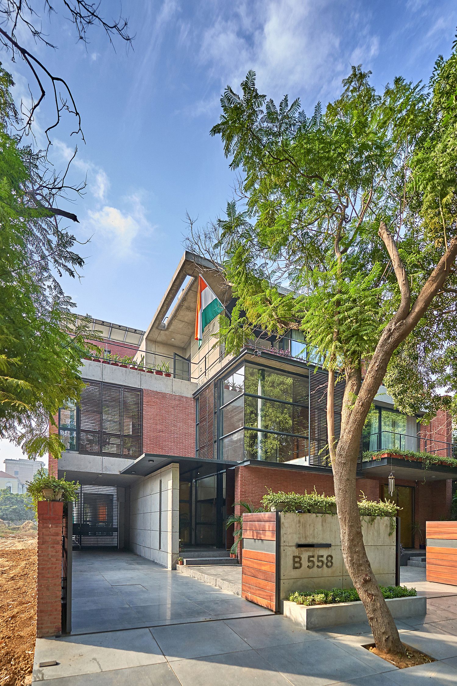 Concrete, brick and glass shape the beautiful and modern studio space and house in India