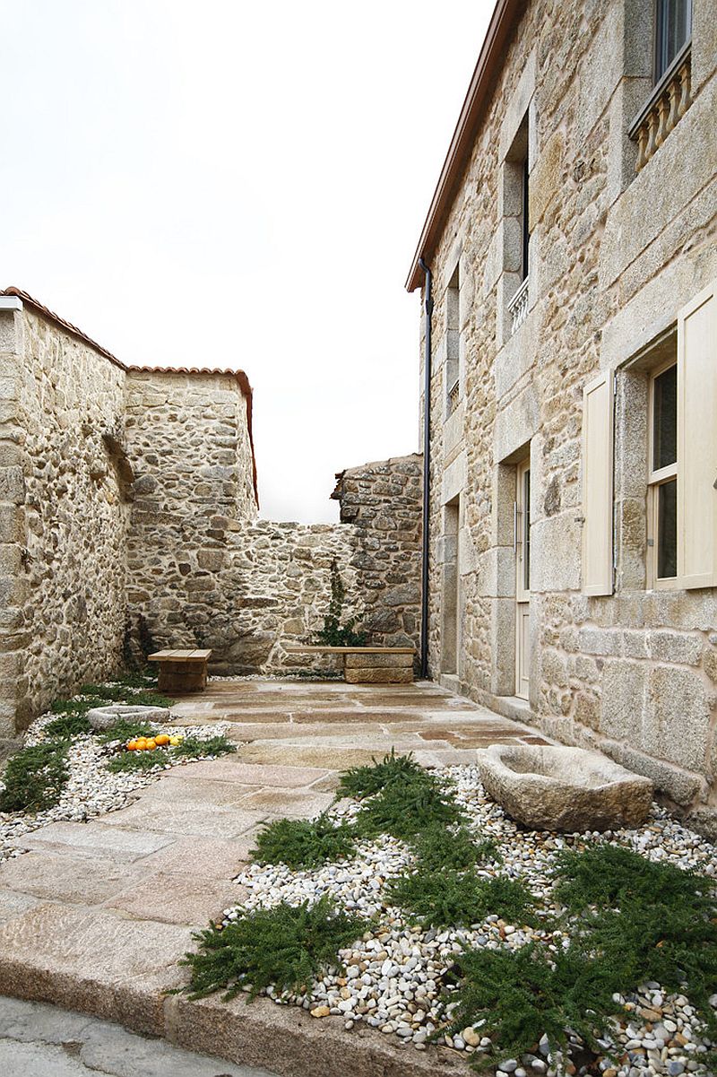 Curated garden with stone charm for the modern Spanish House