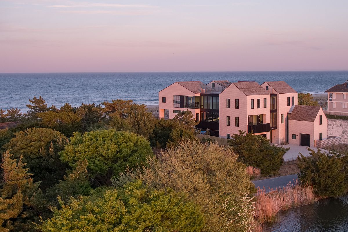 East Lake Beach House designed by Robert M. Gurney