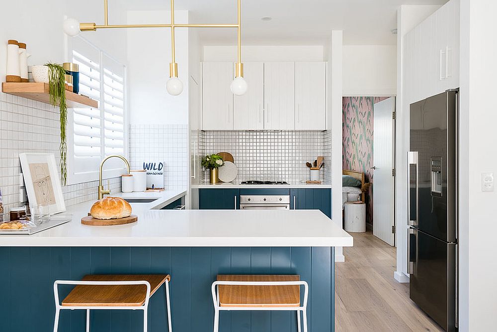Fabulous beach syle kitchen balances blue and white beautifully